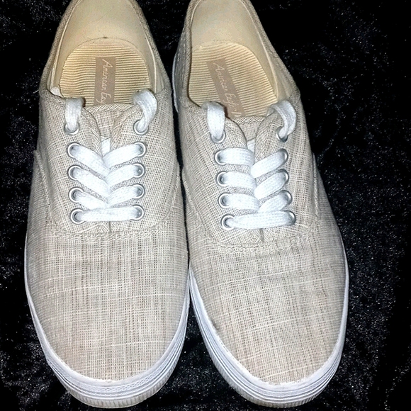 American Eagle lace up sneakers - Picture 4 of 4